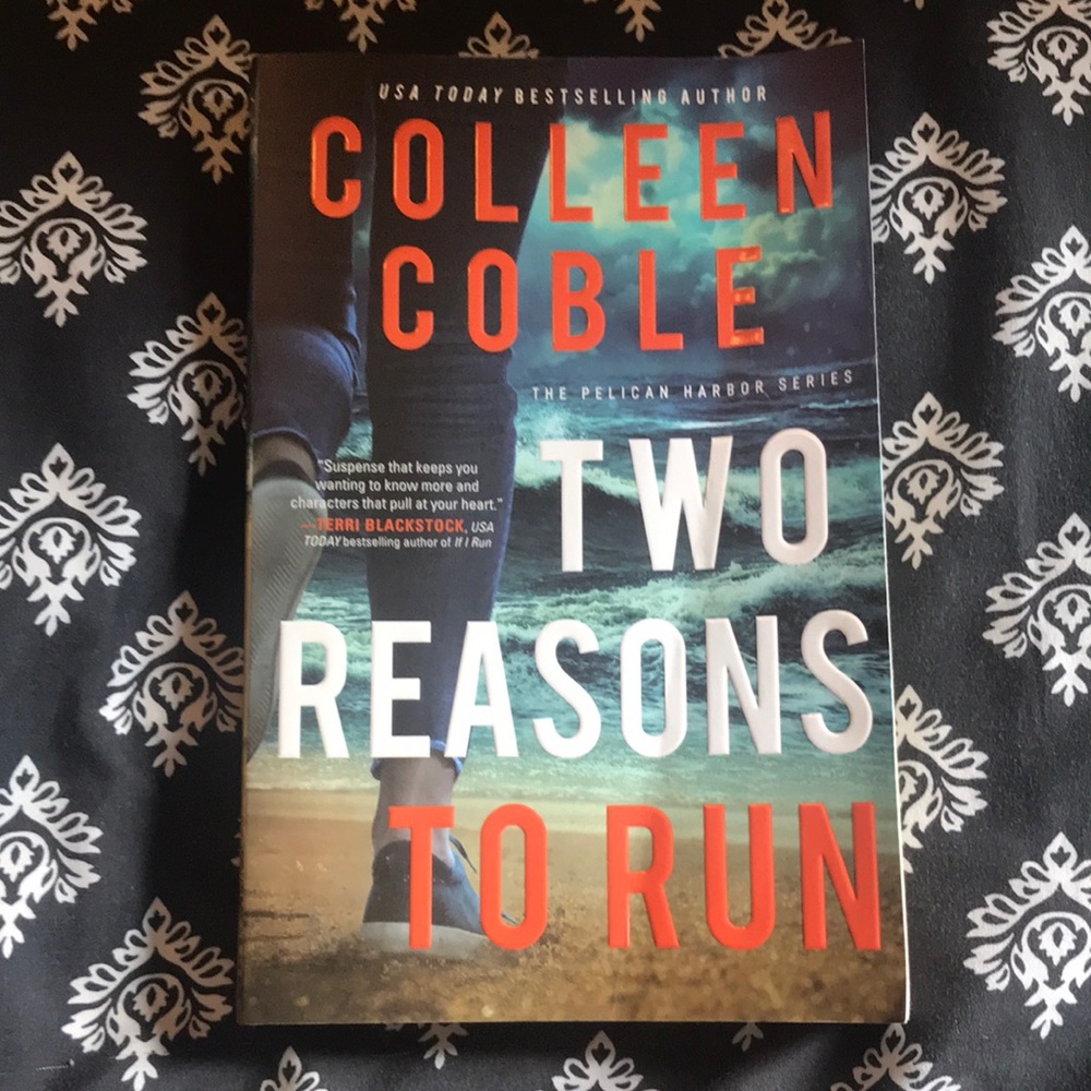 Two Reasons to Run by Colleen Coble [PAPERBACK]